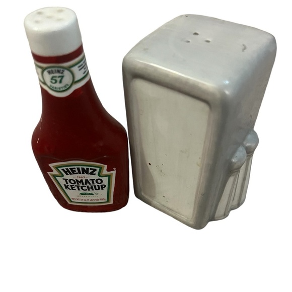 Ketchup and Napkin salt and pepper shakers - Picture 1 of 6